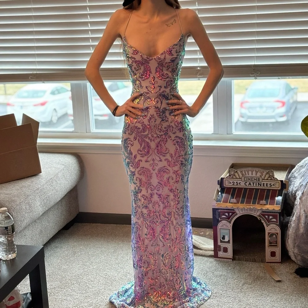 Elegant Sequin Evening Gown - Picture 1 of 3
